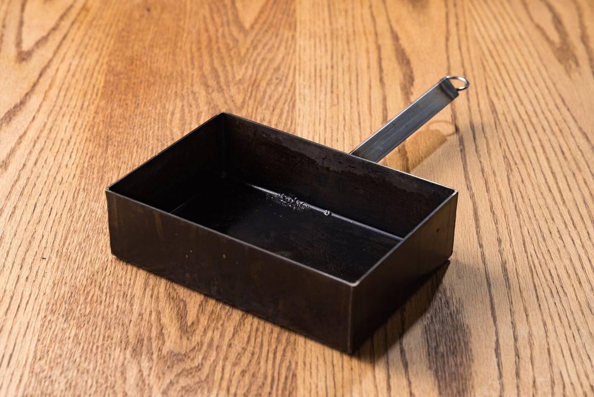 使用中の黒くなったTKの鍋